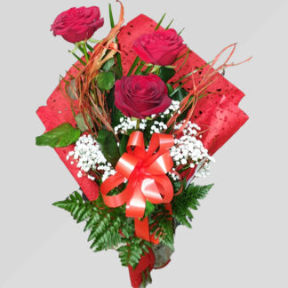 Tre rose rosse